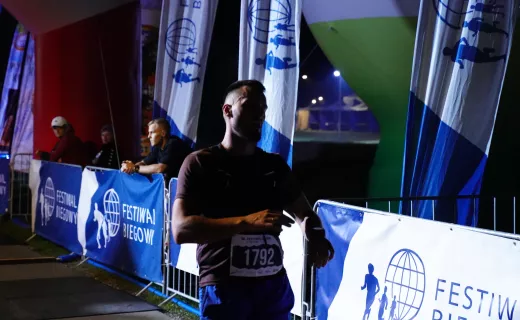 Ostatnie piątkowe zmagania na Festiwalu Biegowym. Ruszył Bieg Nocny na 7 km - 65